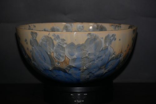 Saladier artisanal en porcelaine cristaux gris-bleu