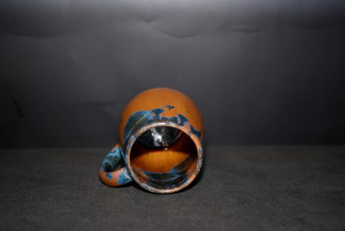 Grande tasse en porcelaine marron cristaux bleus