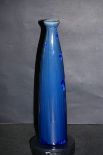 Vase en porcelaine bleu-nuit