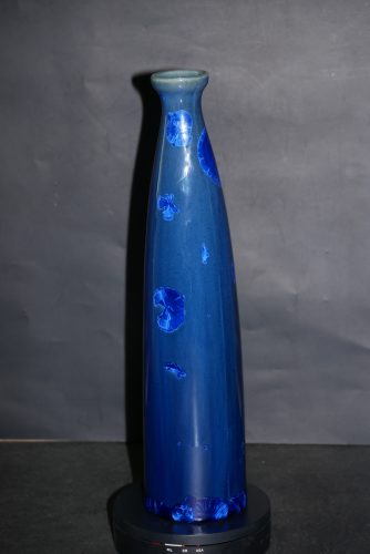 Vase en porcelaine bleu-nuit