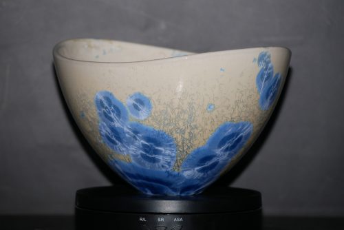 Saladier en porcelaine design cristaux bleu-ciel