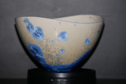 Saladier en porcelaine design cristaux bleu-ciel