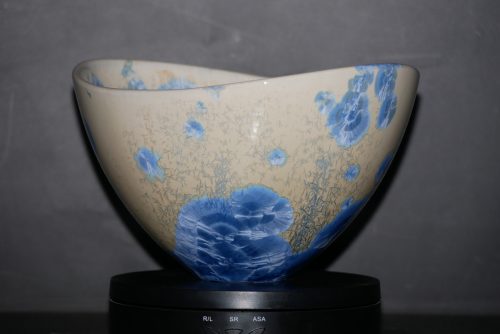 Saladier en porcelaine design cristaux bleu-ciel