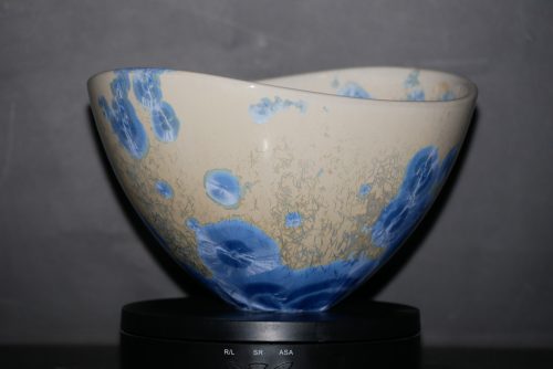 Saladier en porcelaine design cristaux bleu-ciel